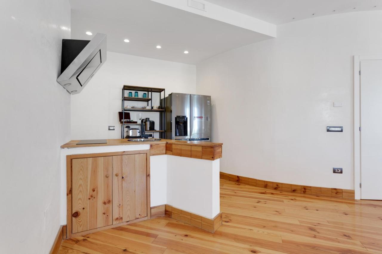 Mayfair Lifestyle Suites By Babylon Stay Napoli Bagian luar foto