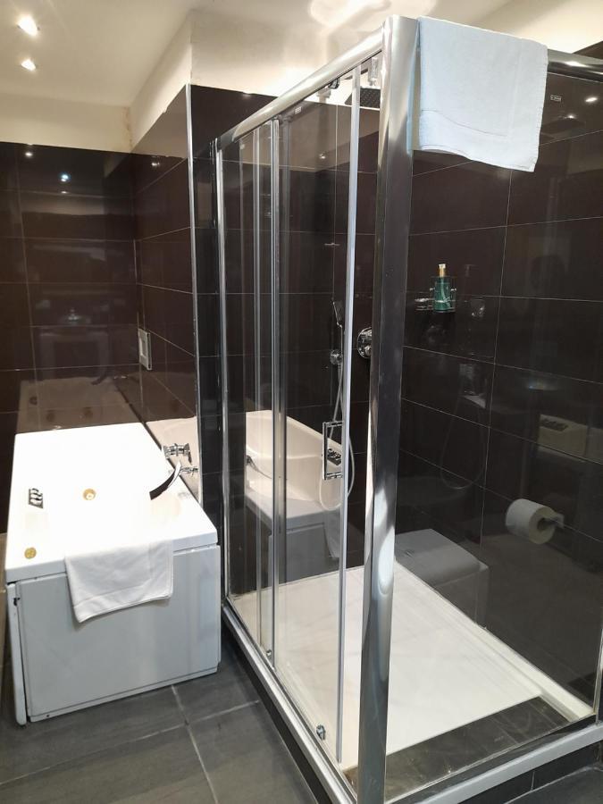 Mayfair Lifestyle Suites By Babylon Stay Napoli Bagian luar foto