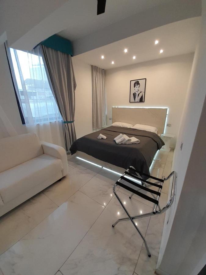 Mayfair Lifestyle Suites By Babylon Stay Napoli Bagian luar foto
