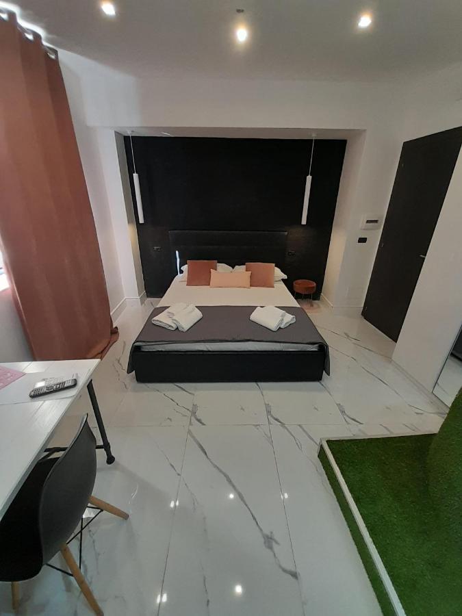 Mayfair Lifestyle Suites By Babylon Stay Napoli Bagian luar foto