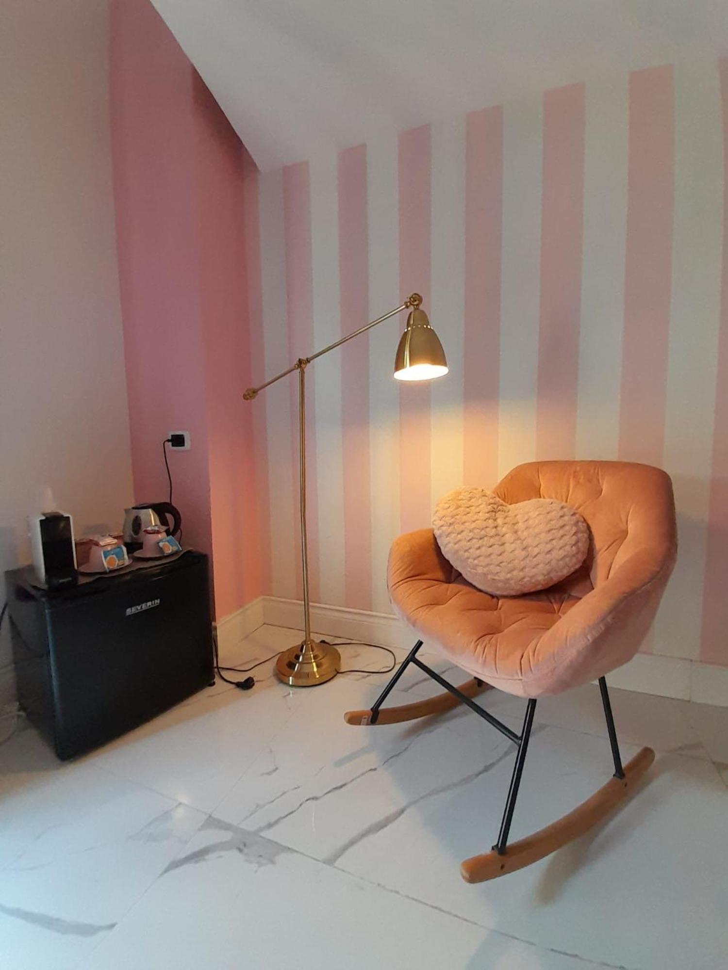 Mayfair Lifestyle Suites By Babylon Stay Napoli Bagian luar foto
