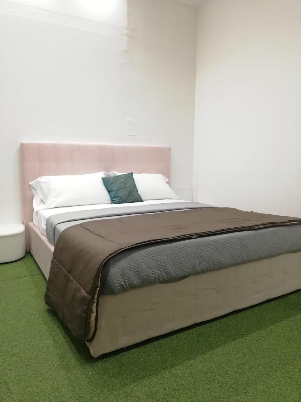 Mayfair Lifestyle Suites By Babylon Stay Napoli Bagian luar foto