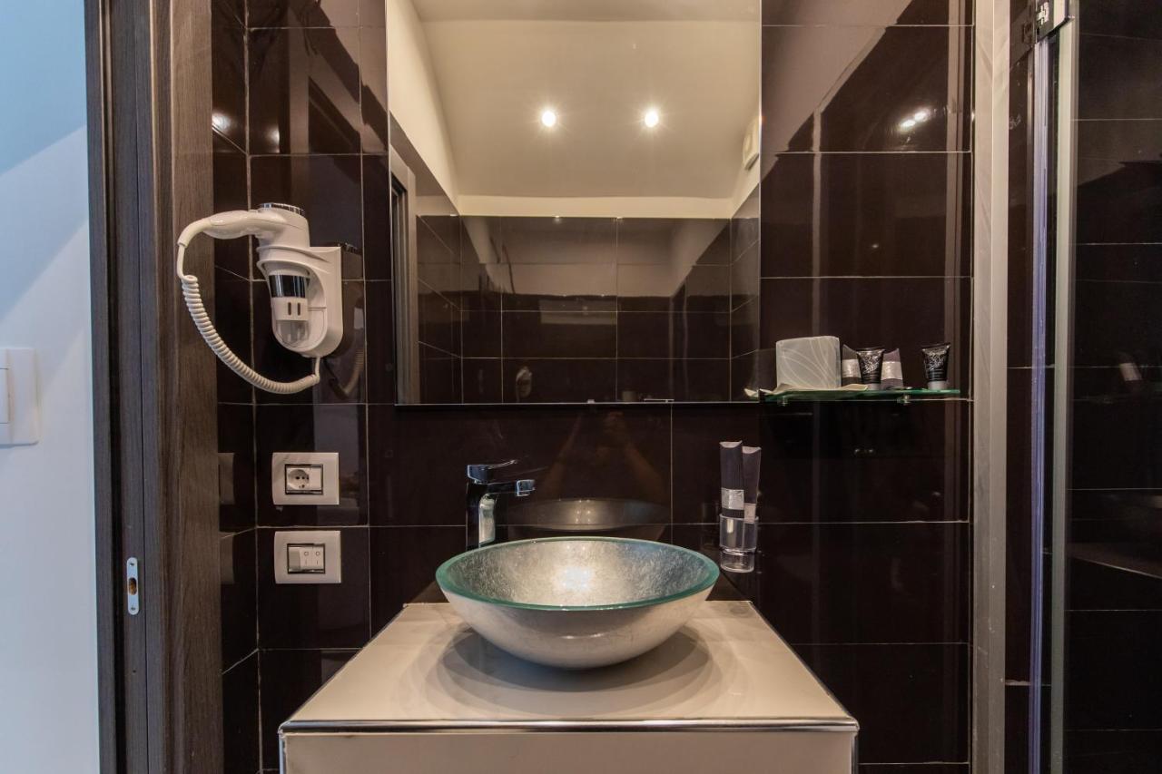 Mayfair Lifestyle Suites By Babylon Stay Napoli Bagian luar foto
